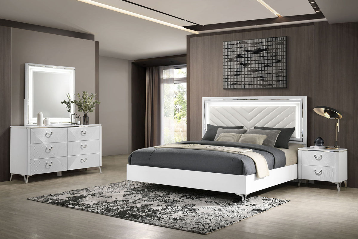 Cassia 4-piece Eastern King LED Bedroom Set White High Gloss