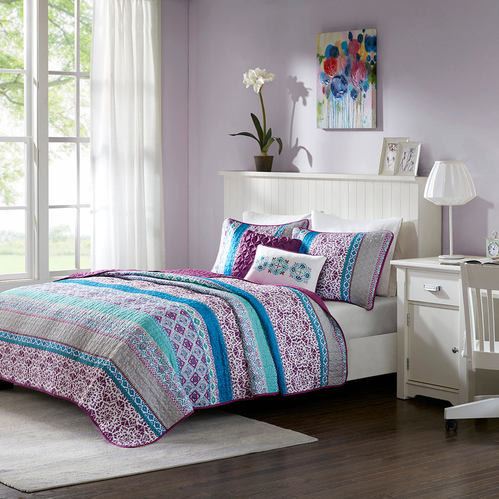 Full/Queen Reversible Quilt Set with Throw Pillows - Boho Prints