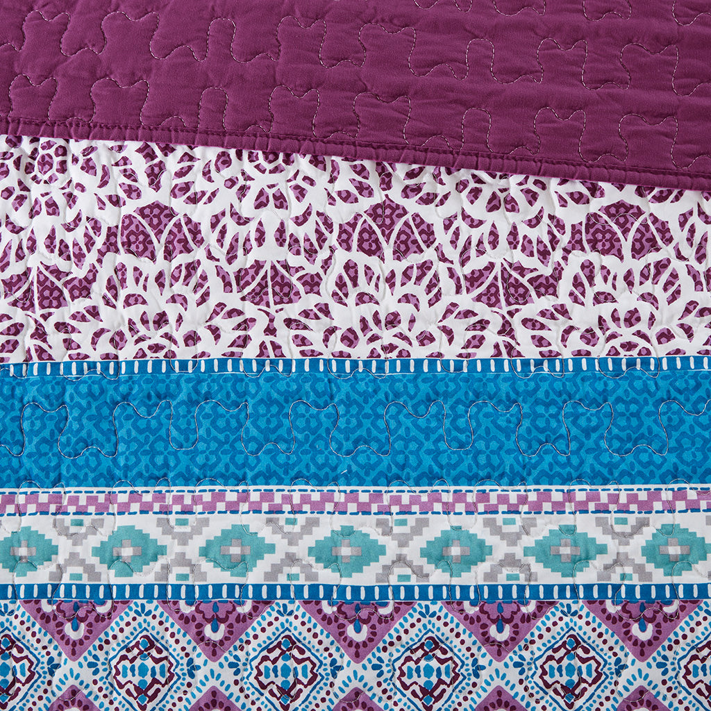 Full/Queen Reversible Quilt Set with Throw Pillows - Boho Prints