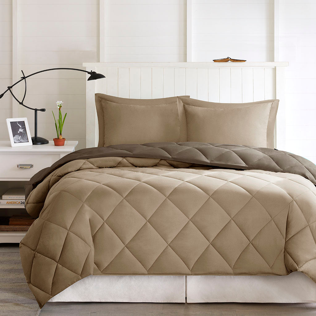 King 3M Scotchgard Diamond Quilting Reversible Down Alternative Comforter Set