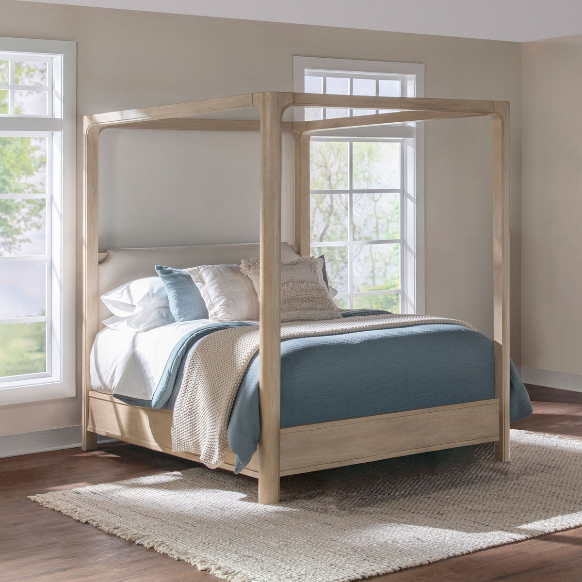 Solano 85-inch Queen Canopy Bed Weathered Mango