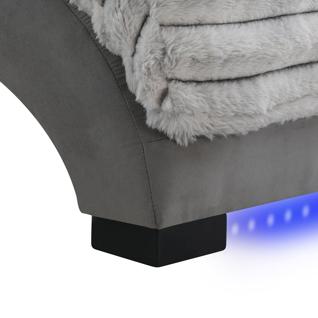 Accent Chaise with USB Support - Soft Fabric