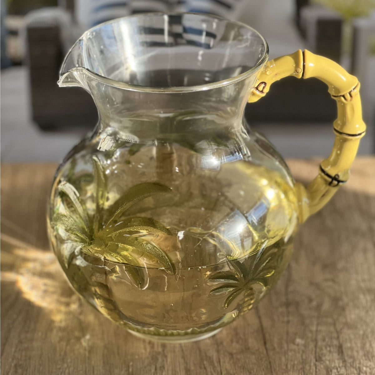 Palm Tree Design Unbreakable Plastic Water Pitcher with Lid and Spout - Clear