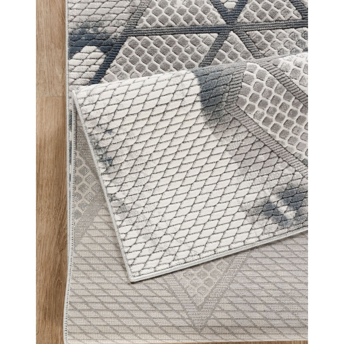 Geometric 3D Effect Area Rug with Contemporary Design - Ivory / Gray