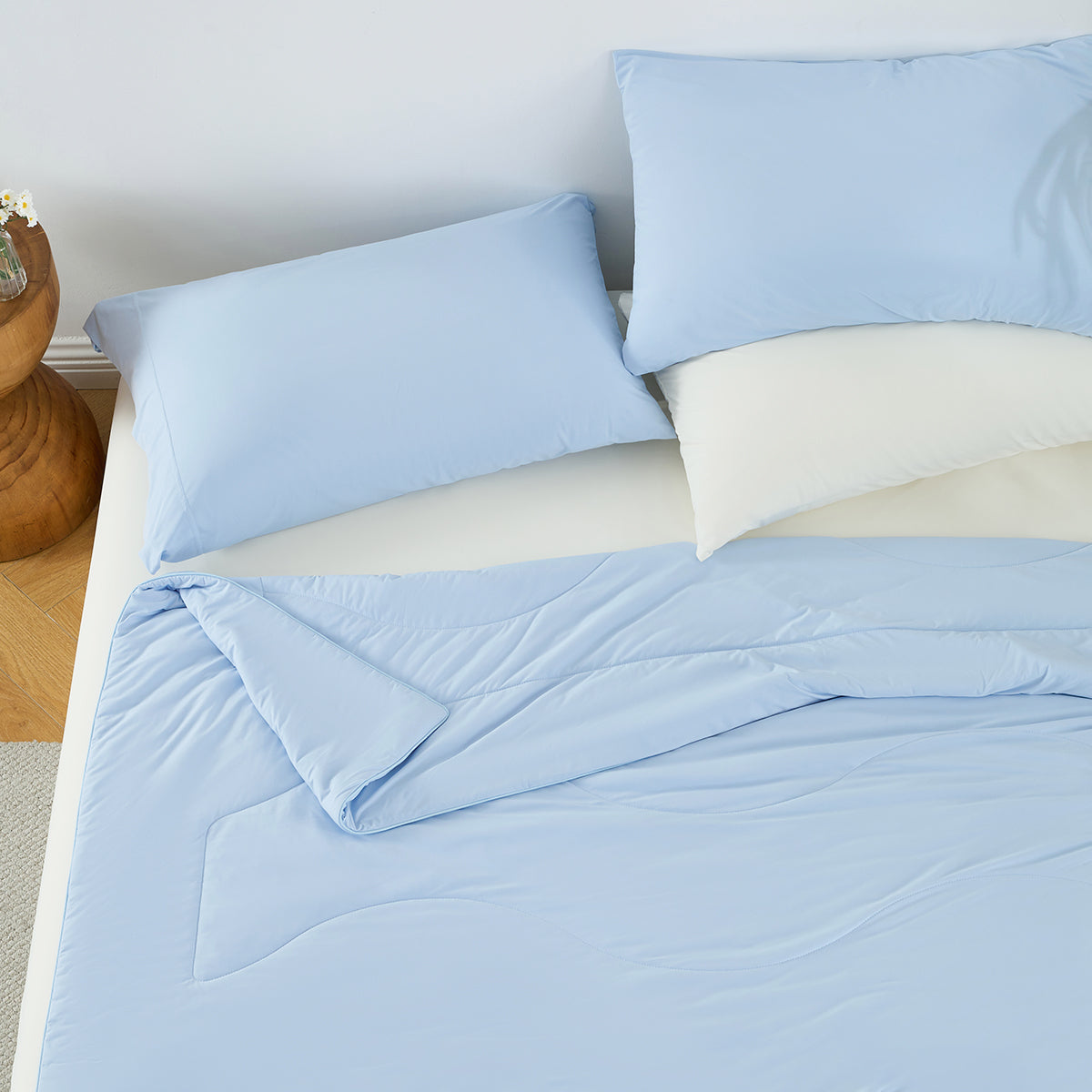 Cooling DA Comforter with Soft Fiber Fill - Ice