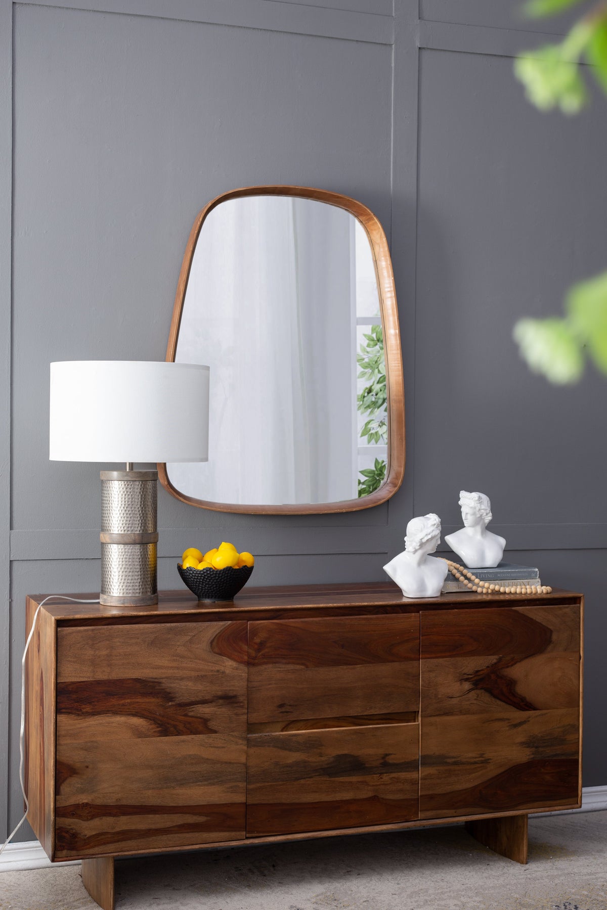 Hammered Iron Table Lamp with Mango Wood - Contemporary Lighting