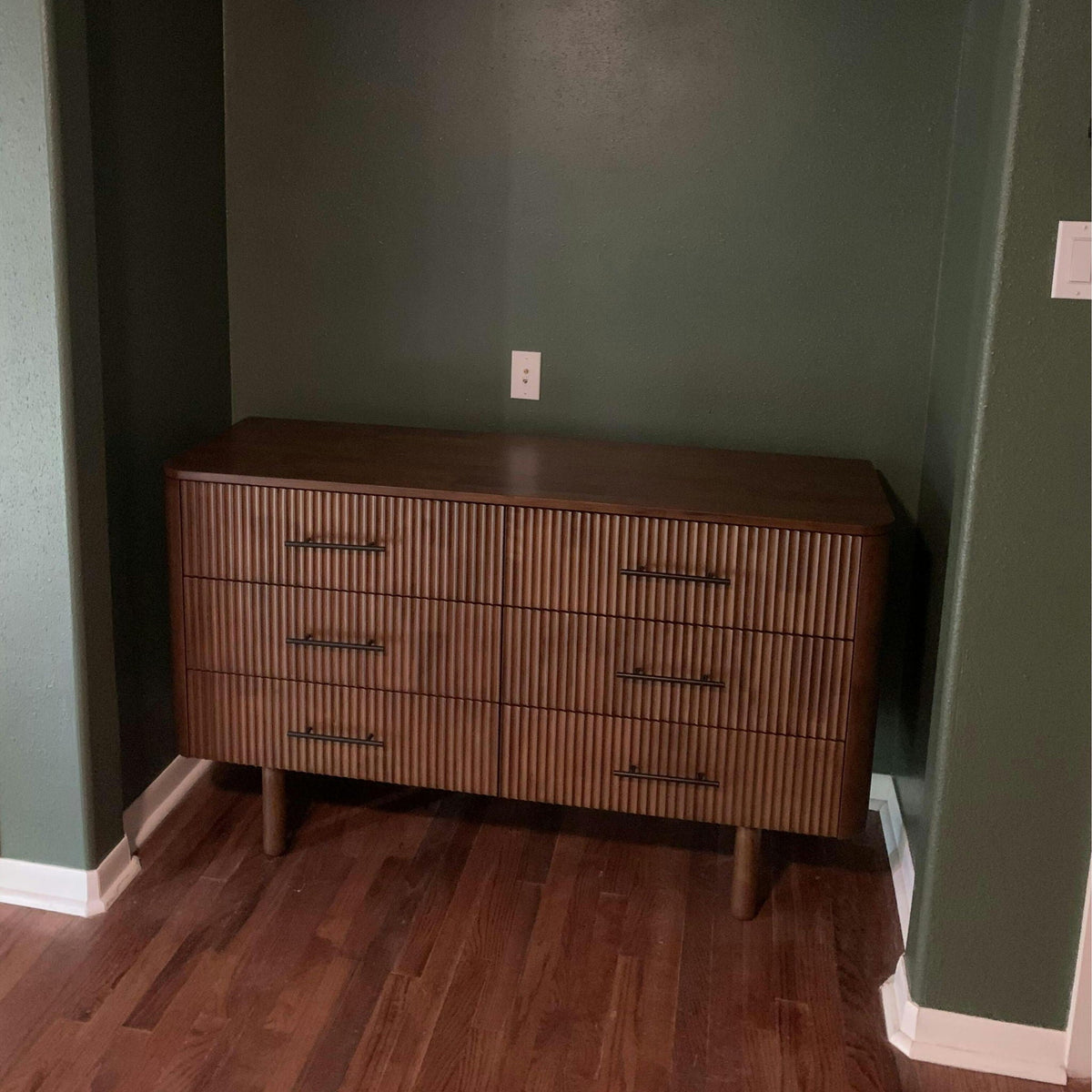 Brown 6-Drawer Dresser with Walnut Finish – Solid Wood