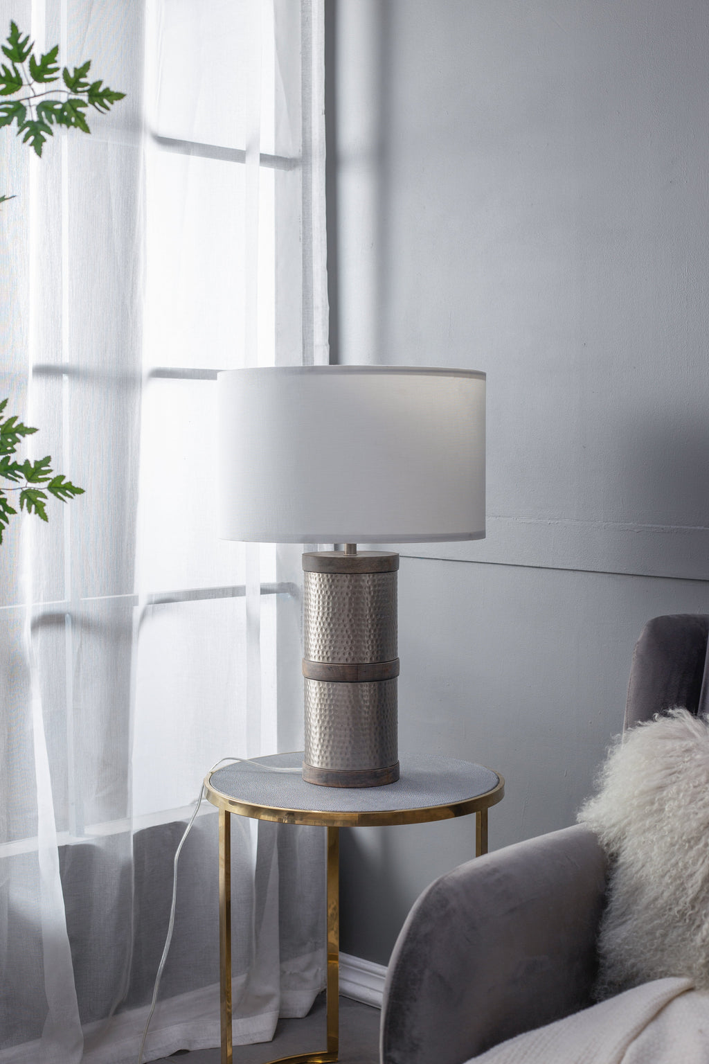 Hammered Iron Table Lamp with Mango Wood - Contemporary Lighting