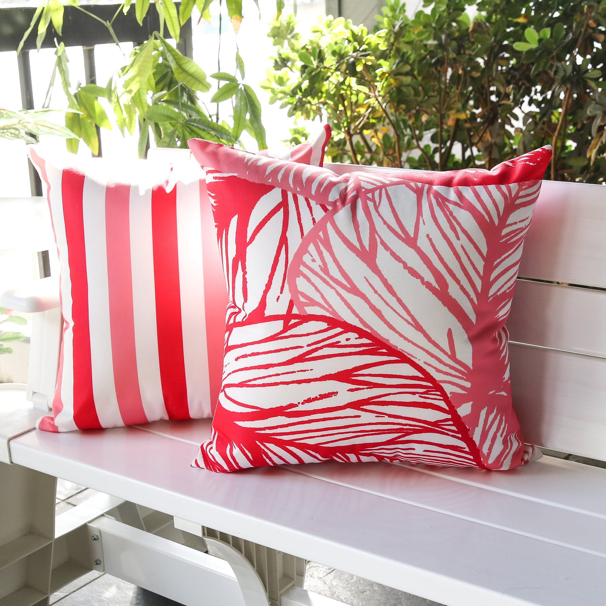Leaf Vein Outdoor & Indoor Pillowcase with Weather-Resistant Polyester - Red