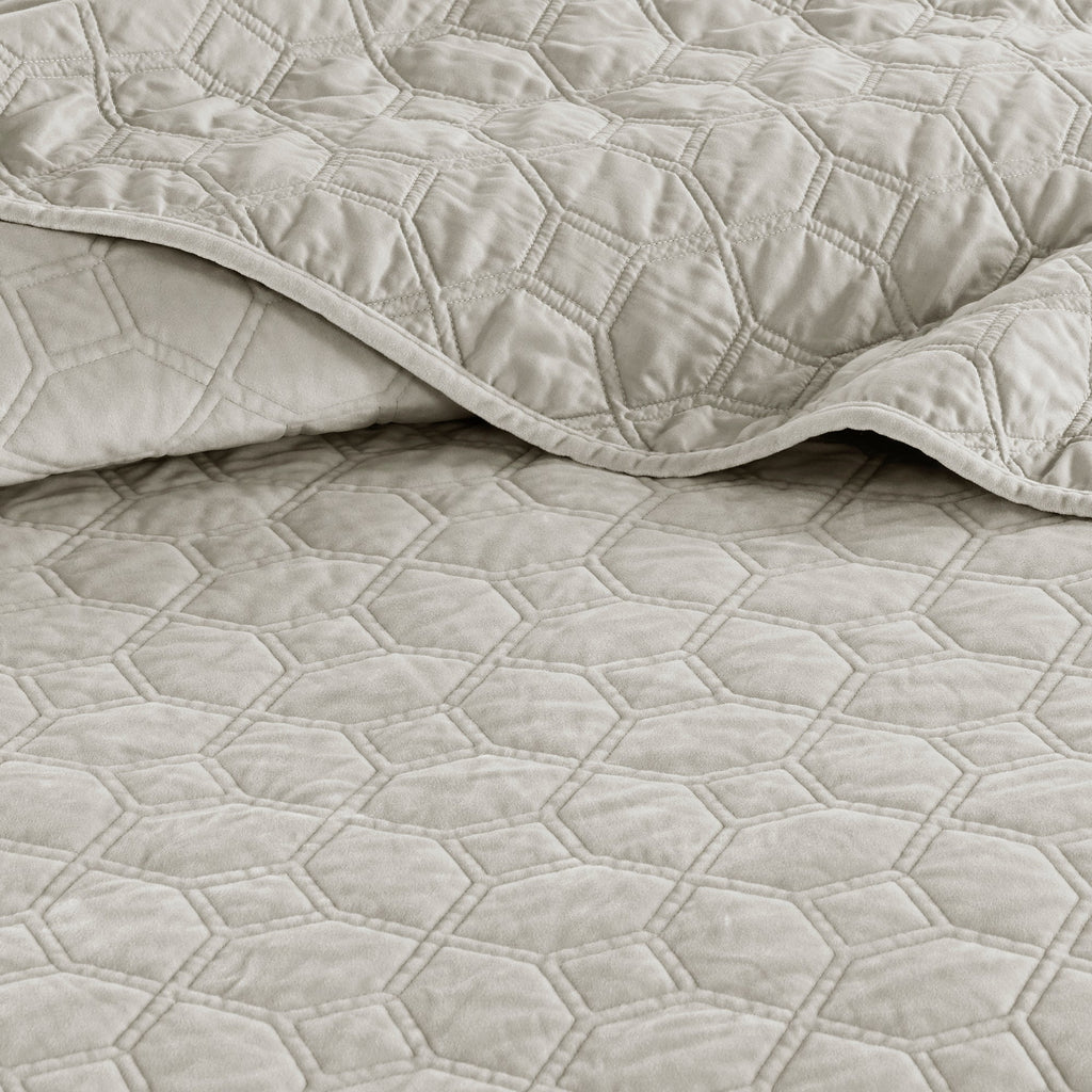 Ivory Velvet Quilt Set with Geometric Quilting - Full/Queen