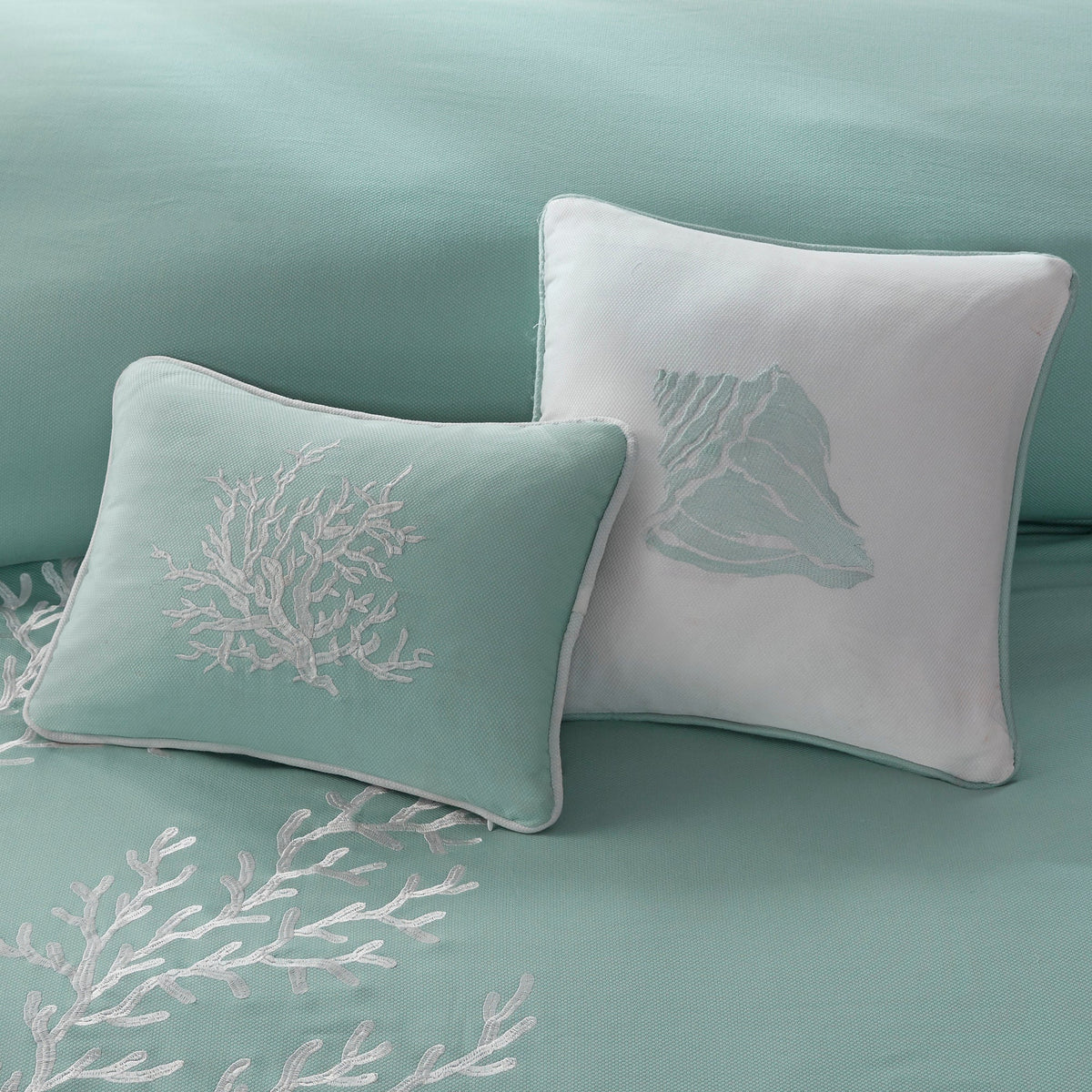 Oversized Cotton Jacquard Comforter Set with Coral Embroidery – Aqua