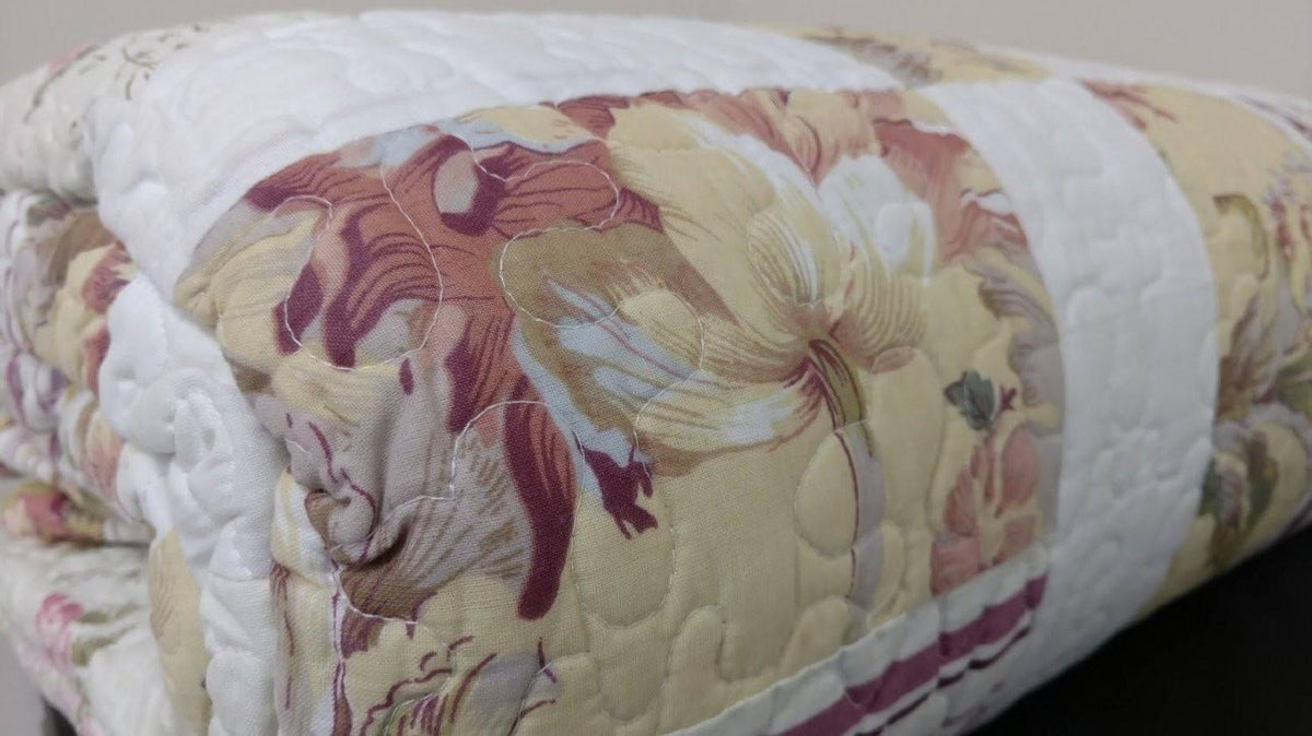 DaDa Bedding Cottage Floral Blossoming Patchwork Quilted Coverlet Bedspread Set (DXJ103112)