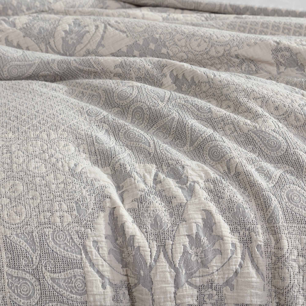 Paisley 3 Piece Ivory Cotton Matelassé Comforter Set with Breathable Weave
